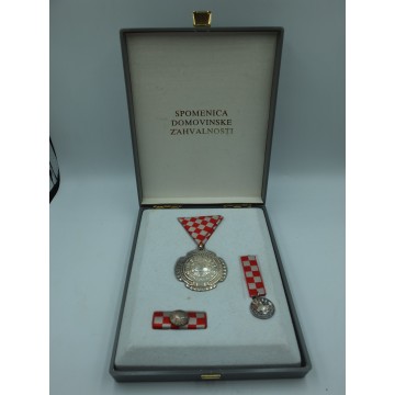 Rzadki medal Wdzięczności Ojczyzny Chorwacja + miniaturki i pudełko